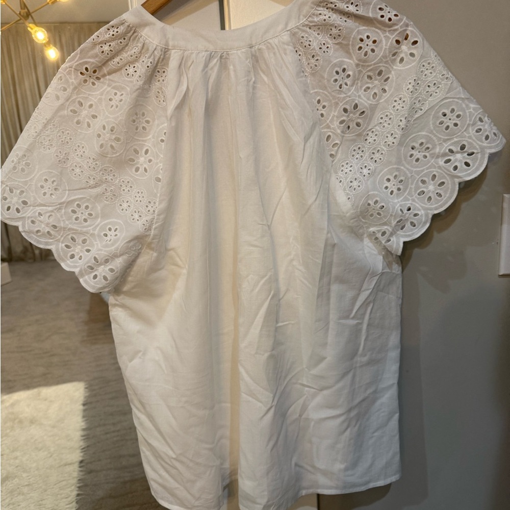 Parker & Rowe White Eyelet Sleeve Cotton Blouse Size M NWT - Picture 2 of 7